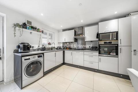 4 bedroom terraced house for sale, Renwick Drive, Bromley