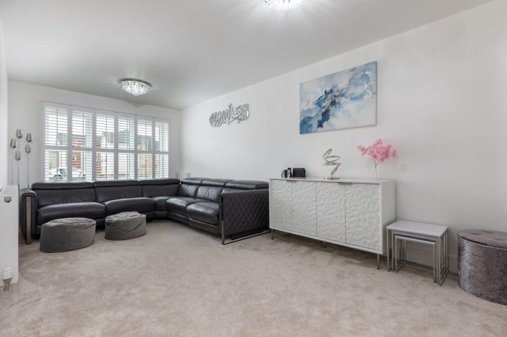 Falcon Drive, Newton Mearns 4 bed detached villa for sale £419,000