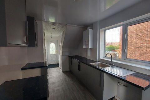 2 bedroom semi-detached house to rent, Birchington Avenue, Middlesbrough TS6
