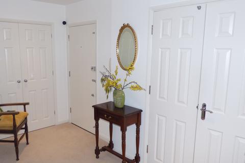 2 bedroom apartment for sale, Cornsland Close, Upminster RM14