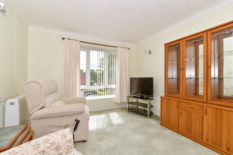 1 bedroom flat for sale, Chesterton Court, Manorfields, Horsham, West Sussex