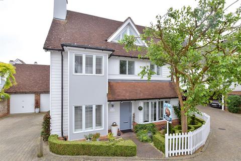 4 bedroom detached house for sale, Edgar Close, Kings Hill, West Malling, Kent
