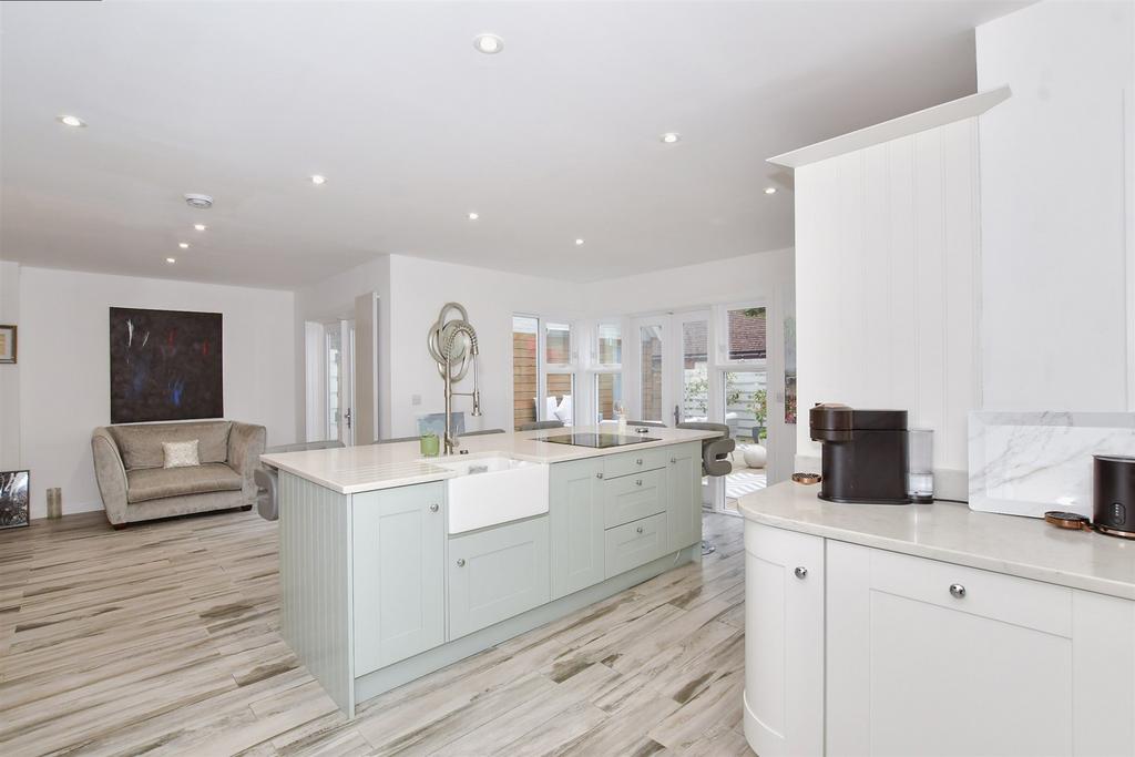 Kitchen/Breakfast Area