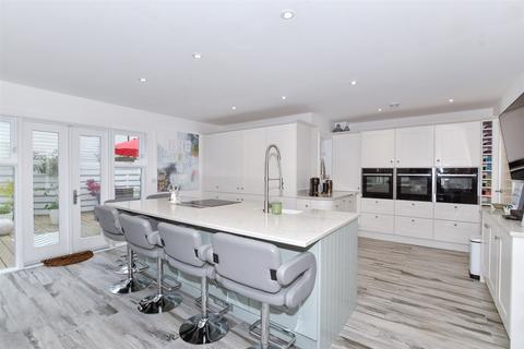 1 Edgar Close, Kings Hill, West Malling, ME19 4JE