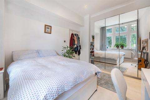 3 bedroom flat to rent, Chartfield Avenue, London