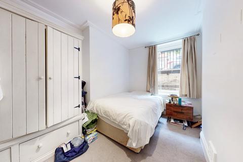 3 bedroom flat to rent, Clarence Gate Gardens, Glentworth Street, Marylebone, London