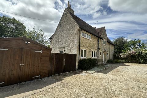 5 bedroom detached house to rent, Trewsbury Road Coates, Cirencester GL7