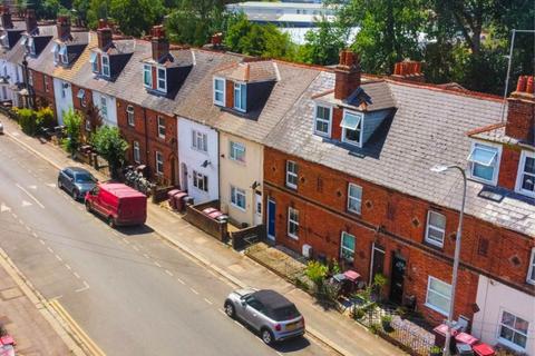 3 bedroom terraced house for sale, Elgar Road, Reading