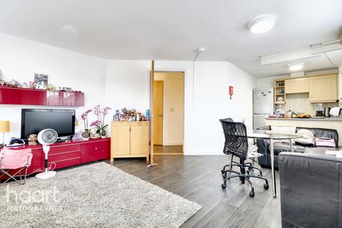 3 bedroom apartment for sale, Oakworth Avenue, Broughton