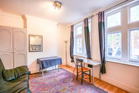 5 bedroom flat to rent, Chiswick High Road, Chiswick, London, W4