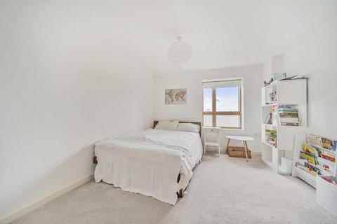 62 Clock View Crescent, London, N7 9GP