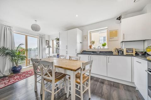 62 Clock View Crescent, London, N7 9GP
