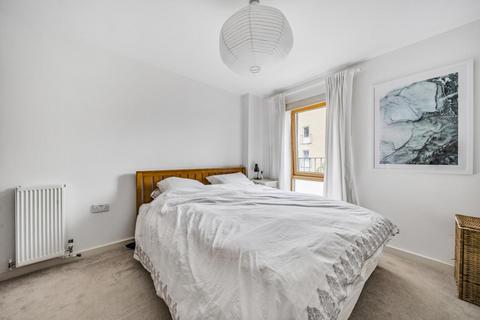62 Clock View Crescent, London, N7 9GP
