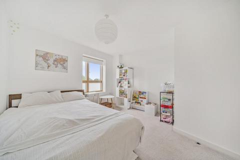 62 Clock View Crescent, London, N7 9GP