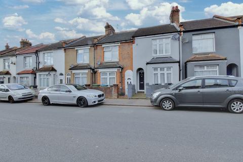 4 bedroom terraced house to rent, Whippendell Road, Hertfordshire WD18