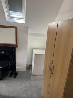1 bedroom in a house share to rent, Bounds Green Road, London N11