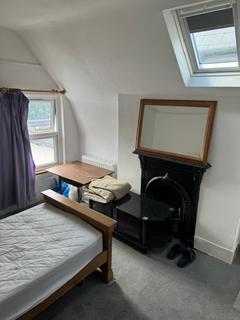 1 bedroom in a house share to rent, Bounds Green Road, London N11