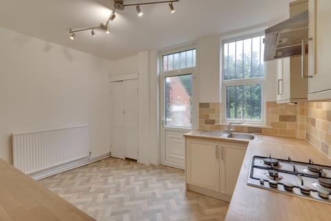 3 bedroom terraced house for sale, Featherbank Grove, Horsforth, Leeds, West Yorkshire, LS18