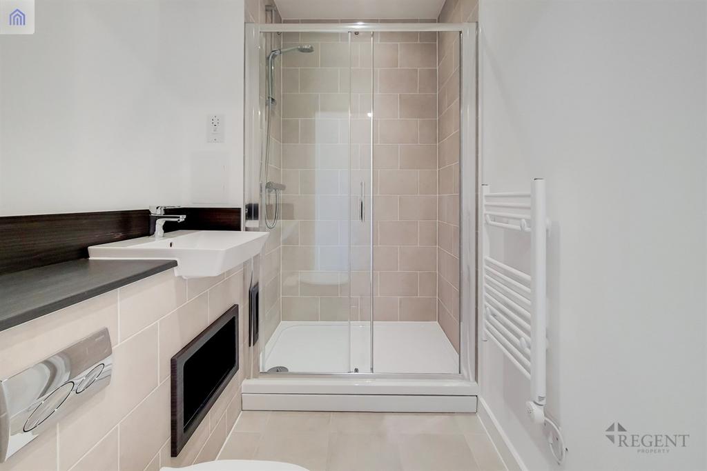 Main ensuite