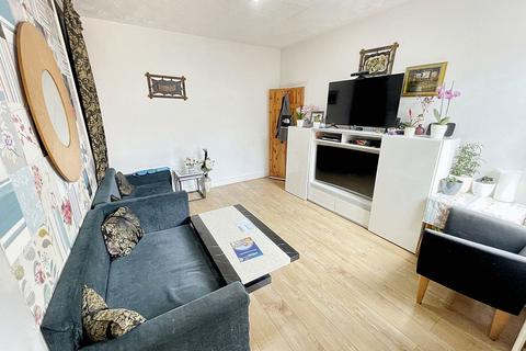 3 bedroom flat for sale, Marshall Wallis Road, Laygate, South Shields, Tyne and Wear, NE33 5PR