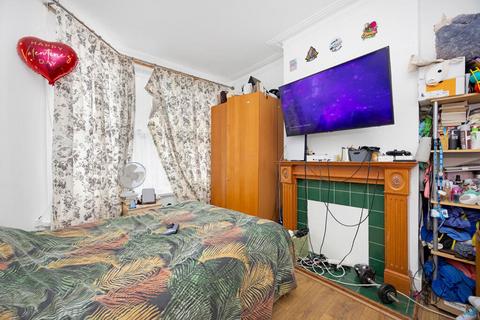 19 Davis Street, London, E13 9EE