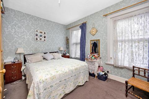19 Davis Street, London, E13 9EE