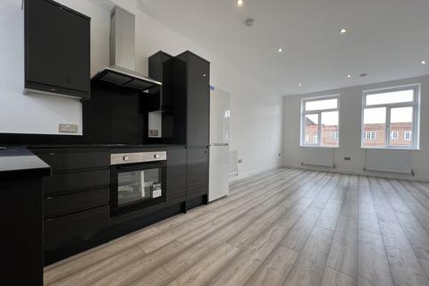 Studio to rent, Wellington Parade, Blackfen Road, DA15