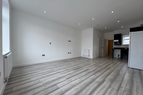 Studio to rent, Wellington Parade, Blackfen Road, DA15