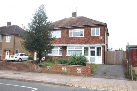 3 bedroom semi-detached house to rent, Turners Road North, Luton, LU2