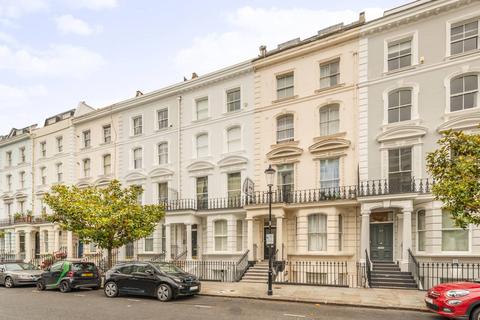 Studio to rent, Arundel Gardens, Notting Hill, London, W11