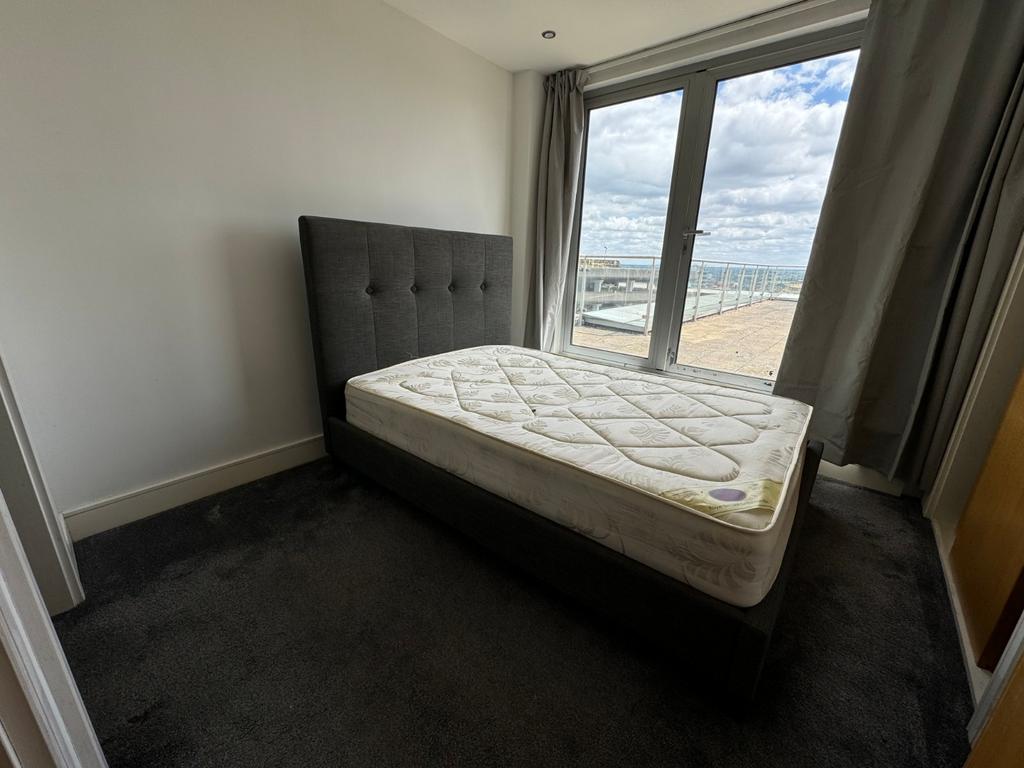 Apartment in Nottinghamshire - View 4