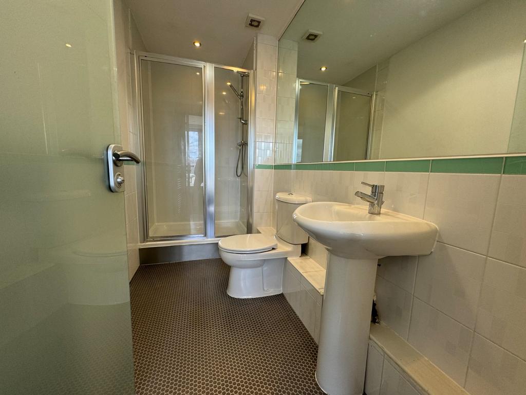Apartment in Nottinghamshire - View 5