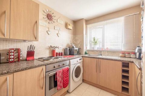 2 bedroom apartment for sale, Lowestoft Drive, Burnham SL1