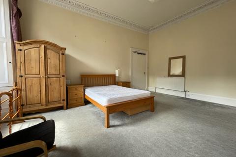4 bedroom flat to rent, Bernard Terrace, Edinburgh, EH8
