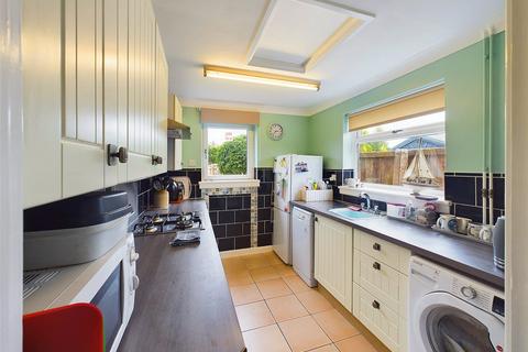 107 Dinglewell, Hucclecote, Gloucester, GL3 3HT