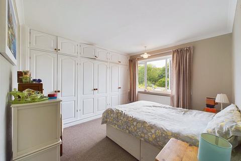 107 Dinglewell, Hucclecote, Gloucester, GL3 3HT