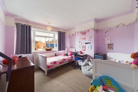 107 Dinglewell, Hucclecote, Gloucester, GL3 3HT