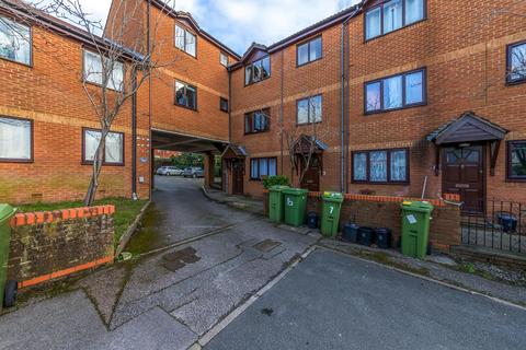 2 bedroom flat for sale, Bembridge Court, Aldershot