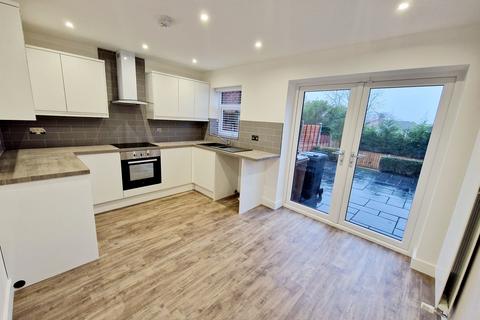 2 bedroom semi-detached house to rent, Cuckoo Lane, Whitefield, M45