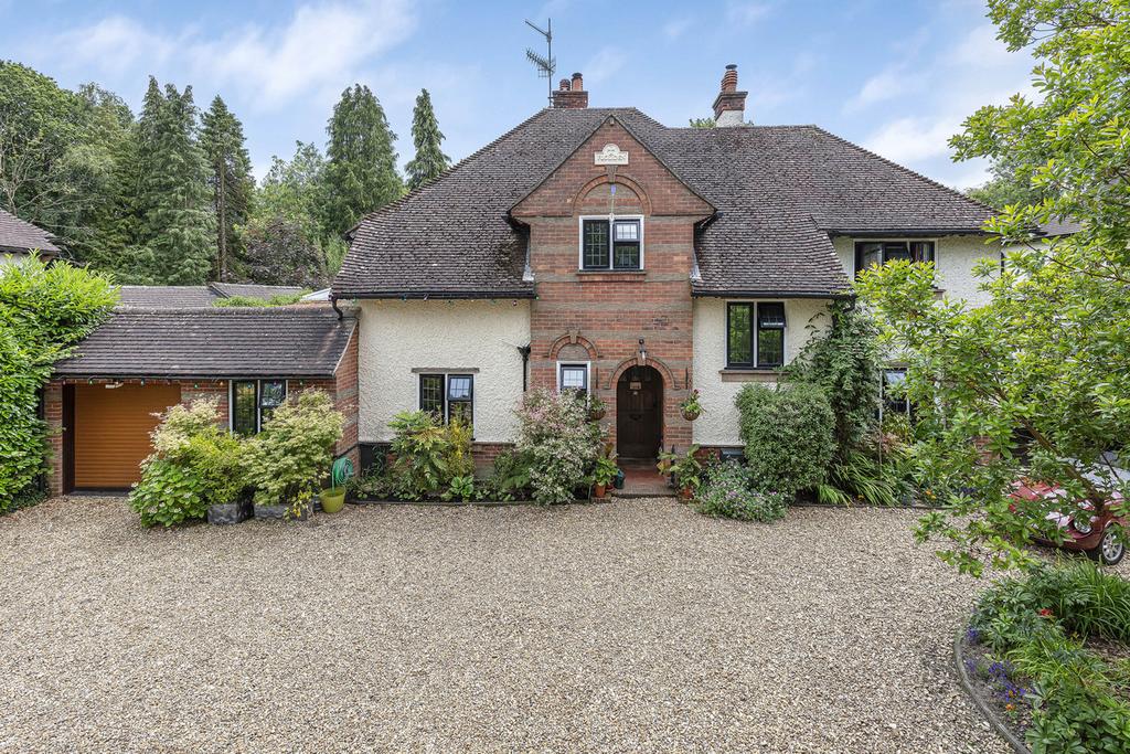 Sussex RH19 5 bed country house for sale £999,950