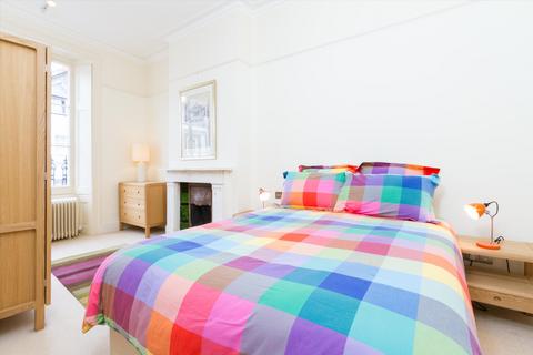 2 bedroom flat to rent, Queens Gardens, Bayswater, London, W2.