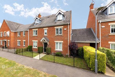 5 bedroom townhouse for sale, Newport Road, Woburn Sands