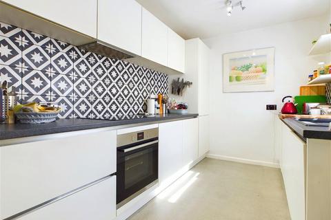 2 bedroom flat for sale, Eaton Gardens, Hove, East Sussex, BN3 3UB