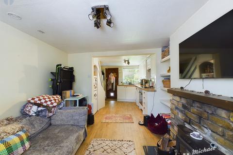 1 bedroom terraced house to rent, High Street, Weedon, Aylesbury