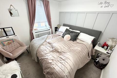 2 bedroom coach house for sale, Tiree Court, Bletchley, Milton Keynes, MK3
