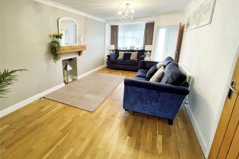 18 Thorncroft, Hornchurch, RM11 1EU