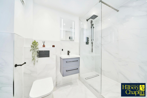 18 Thorncroft, Hornchurch, RM11 1EU