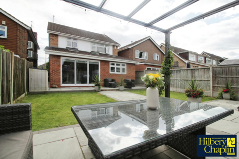 18 Thorncroft, Hornchurch, RM11 1EU