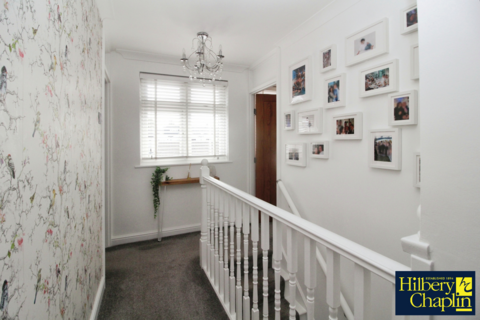 18 Thorncroft, Hornchurch, RM11 1EU