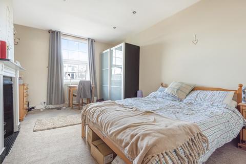 2 bedroom flat to rent, Clapham Manor Street Clapham Common SW4